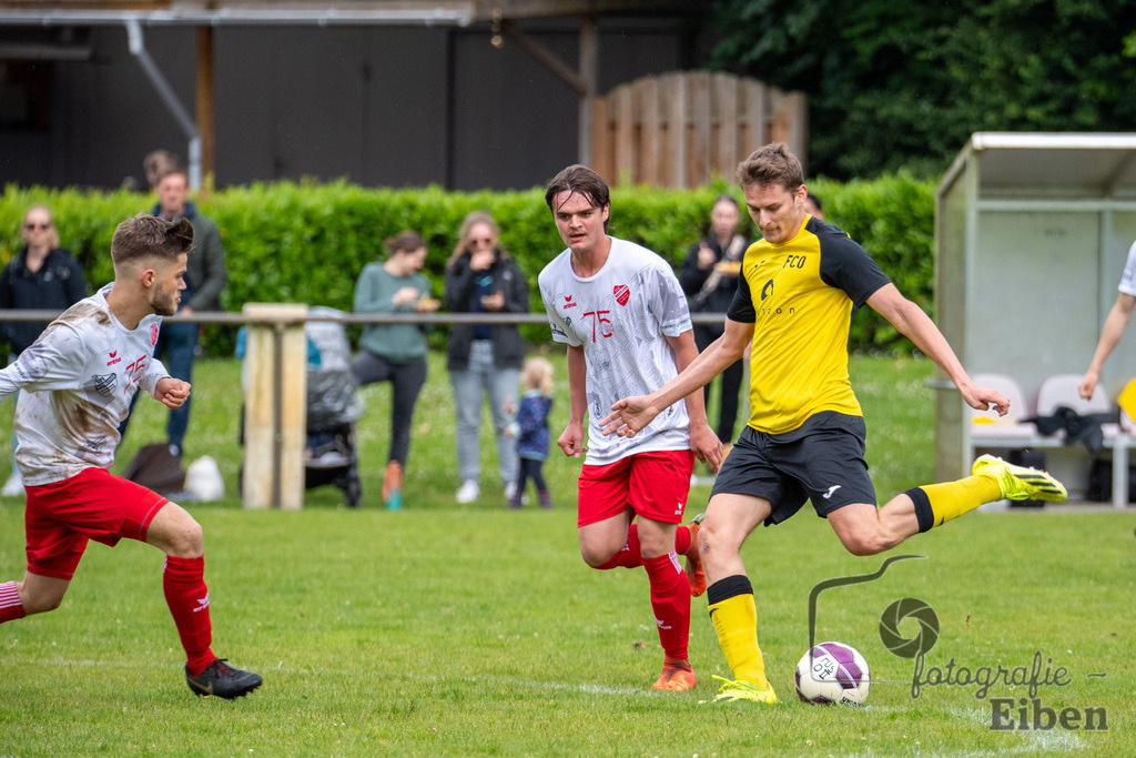 1. FC Ohmstede-SVE Wiefelstede | Herren Kreispokalfinale Jade-Weser-Hunte; 1.FC Ohmestede (gelb) - SVE Wiefelstede (weiß) am 16.06.2024; in Obenstrohe (Plaggenkrugstraße), Photo: Philip Eiben 2024 - Realisiert mit Pictrs.com