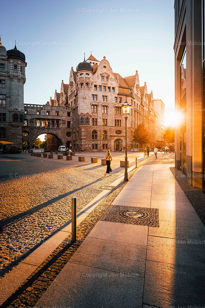 Neue Rathaus Leipzig | Das Neue Rathaus Leipzig beeindruckt mit monumentaler Architektur, historischem Flair und zentraler Lage. Es zählt zu den markantesten Wahrzeichen der Stadt und ist ein beliebter Fotospot - Realisiert mit Pictrs.com