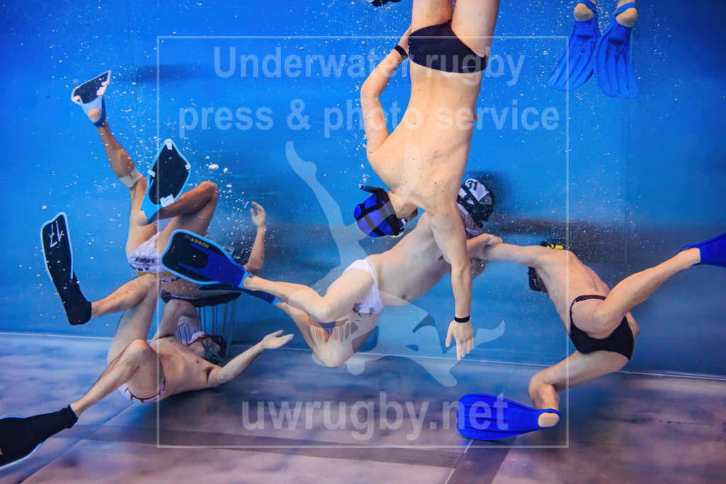 Herren-Nationalmannschaftslehrgang in Krefeld | Unterwasser-Aufnahmen der deutschen Herren-Nationalmannschaft im Unterwasser-Rugby - Realisiert mit Pictrs.com