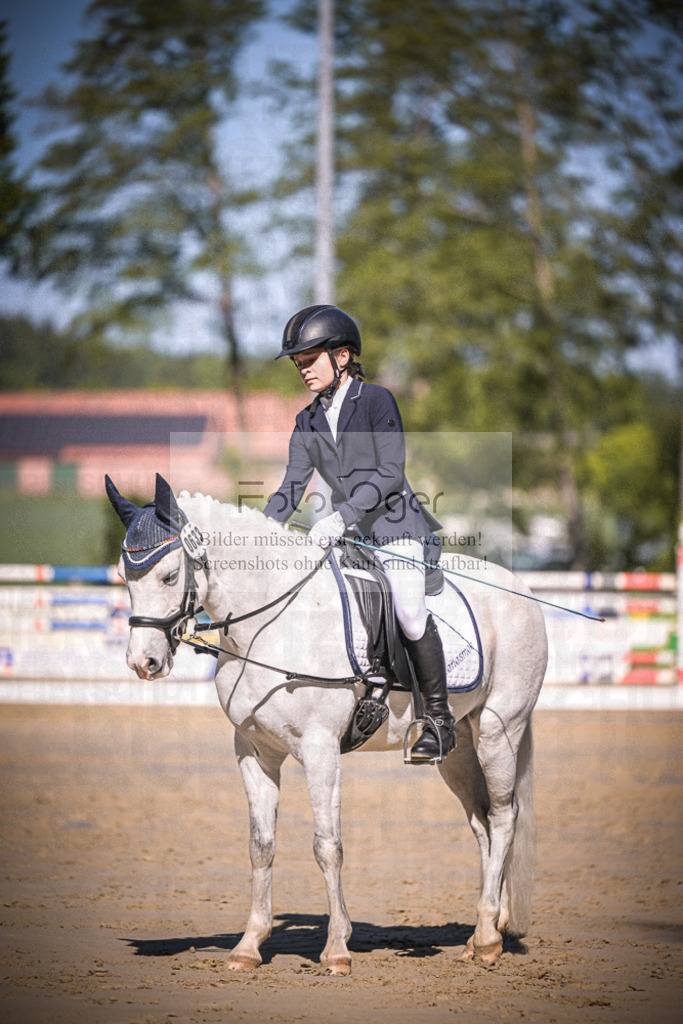 DOS_3902 | Entdecke hochwertige Reitturnierfotos von Foto Oger. Professionell, emotional und authentisch – jetzt Lieblingsmomente im Shop bestellen.Deutschlandweite Turnierfotografie. - Realisiert mit Pictrs.com