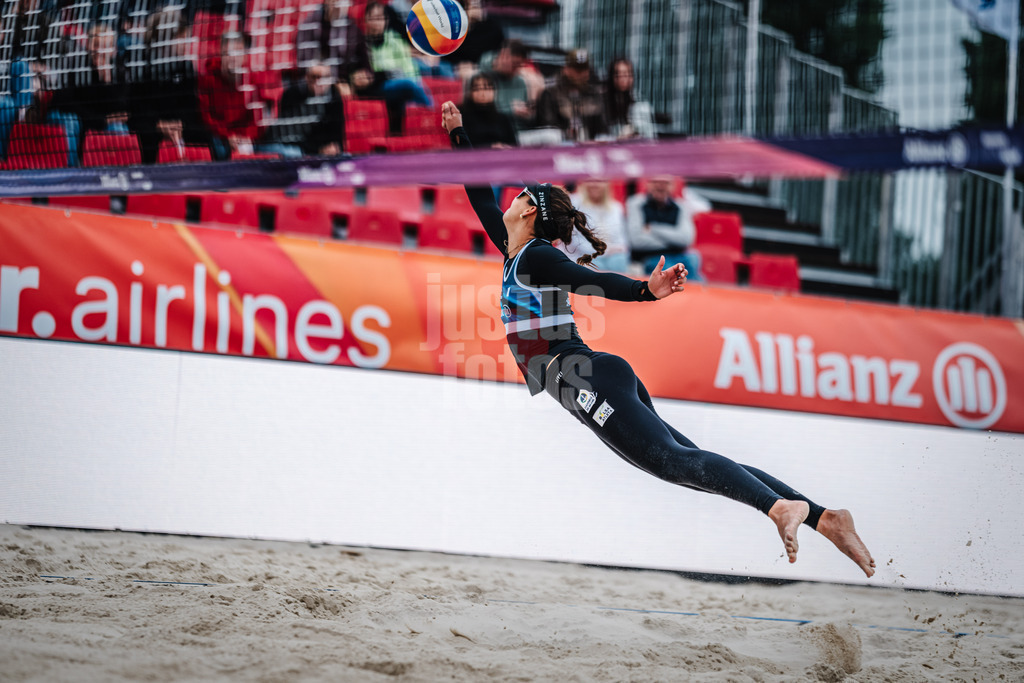 Beachvolleyball | Frauen | German Beach Tour 2024 | Tourstop Bremen | 07.06.2024 | Andressa Cavalcanti Ramalho (BRA) springt zum Ball
