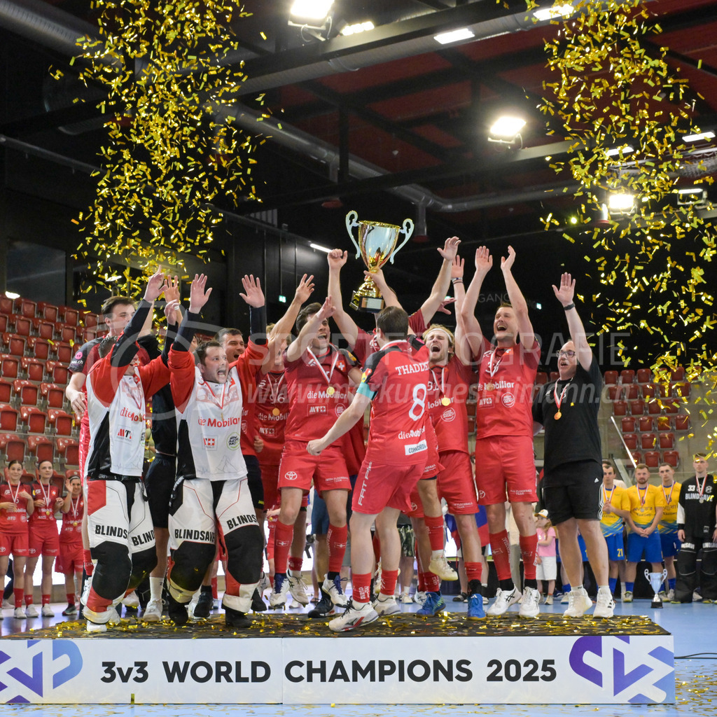 3v3 World Floorball Championships 2025 - Medal Ceremony | Switzerland wins the gold medal and becomes world champion, during 3v3 World Floorball Championships 2025, Switzerland: 03.05.2025, Winterthur, AXA ArenaEvent page: <a href="https://www.u19wfc2025.ch/">www.u19wfc2025.ch</a>Credit: Markus Aeschimann, <a href="https://markus-aeschimann.ch">markus-aeschimann.ch</a>Instagram: <a href="https://instagram.com/sportfotografie.aeschimann">@sportfotografie.aeschimann</a> - Realisiert mit Pictrs.com