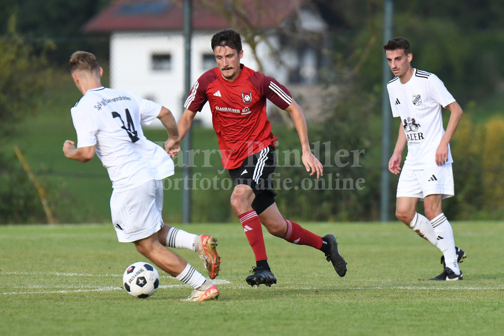 Bezirksliga Ost: SpVgg Ruhmannsfelden : FC Künzing | Fabian Burmberger ( Spielertrainer FC Künzing) - Realisiert mit Pictrs.com