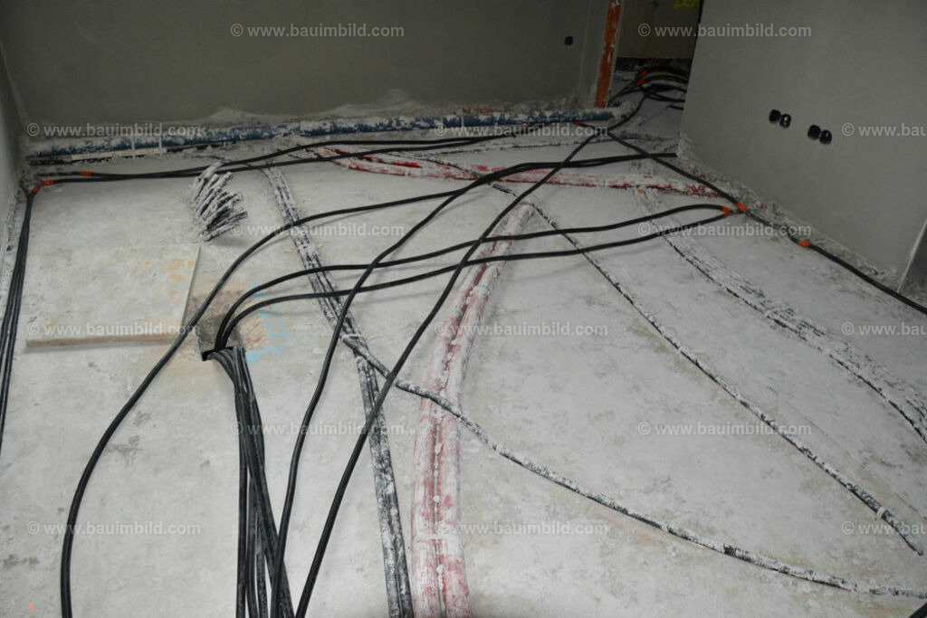 bib-lg17-elektroinstallation-0177 | Nach LV-Leistungsgruppen sortierte Detailfotos über den Bau eines Hauses. Alle Hausbau-Bilder direkt vom Urheber und Autor der Website Haus-Selber-Bauen.com