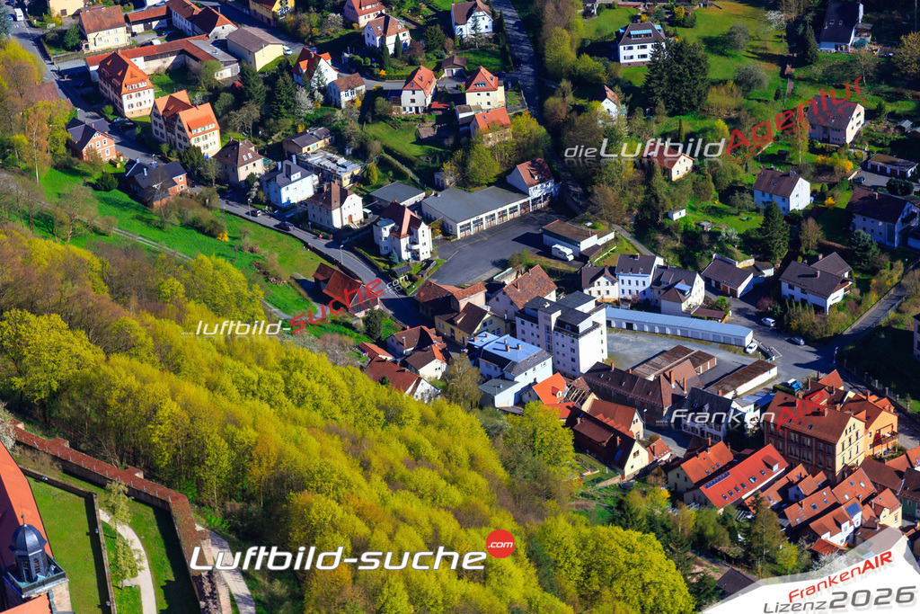 Die Luftaufnahme der Stadt Kulmbach wurde vom UL-Flugzeug heraus erstellt ( keine Drohne )- hohe Auflösung für beste Qualität