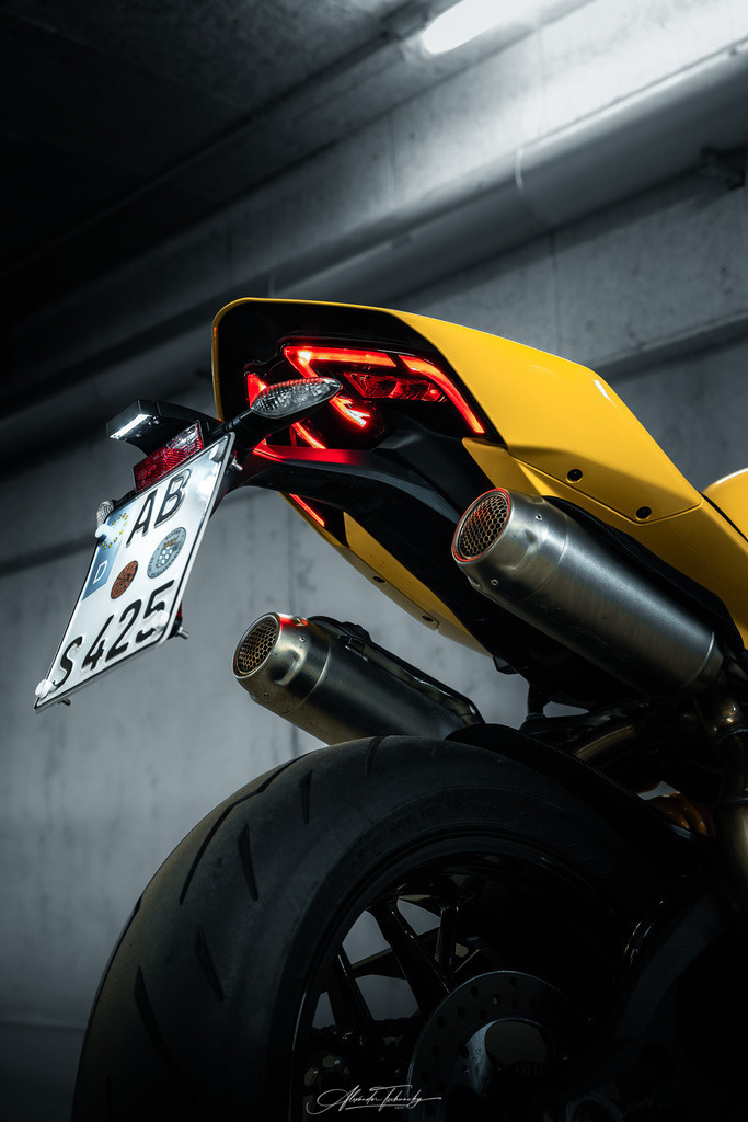 Ducati Panigake V2S | Entdecken Sie die faszinierende Welt von Alexander Tschuncky Arts: Kreative Fotografie, atemberaubende Automobilkunst und hochwertiger Bilderdruck. Lassen Sie sich inspirieren! - Realisiert mit Pictrs.com