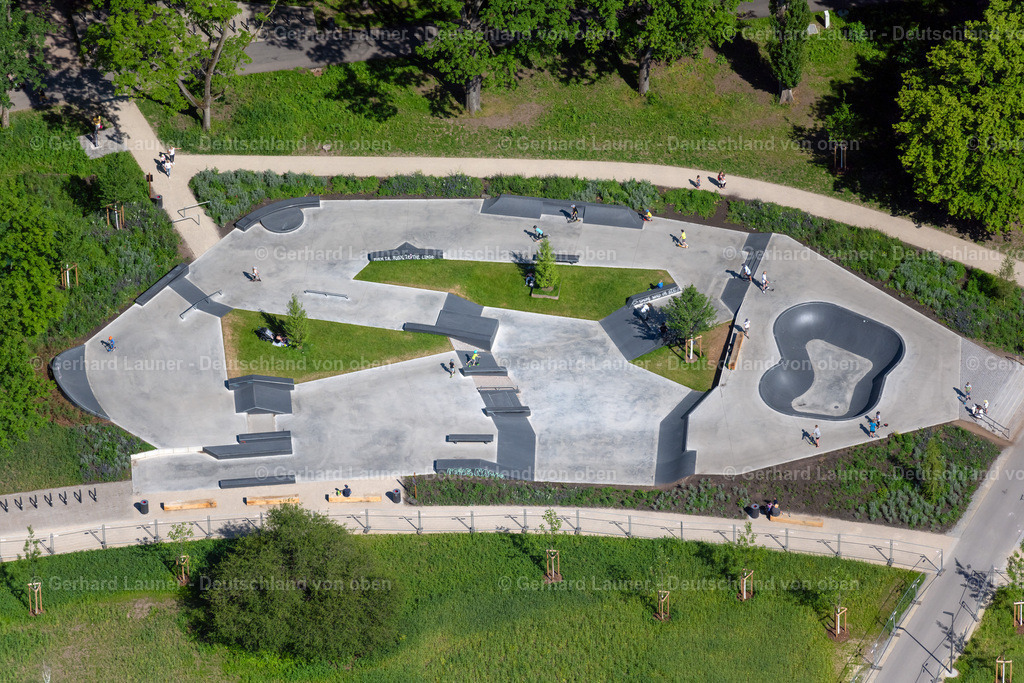 4045996 | ERFURT 14.06.2021 Streckenführung des Rad- Weges und der Skatebahn im " Nordpark " in Erfurt im Bundesland Thüringen, Deutschland. // Route of the cycle path and the skating rink in " Nordpark " in Erfurt in the state Thuringia, Germany. Foto: Gerhard Launer