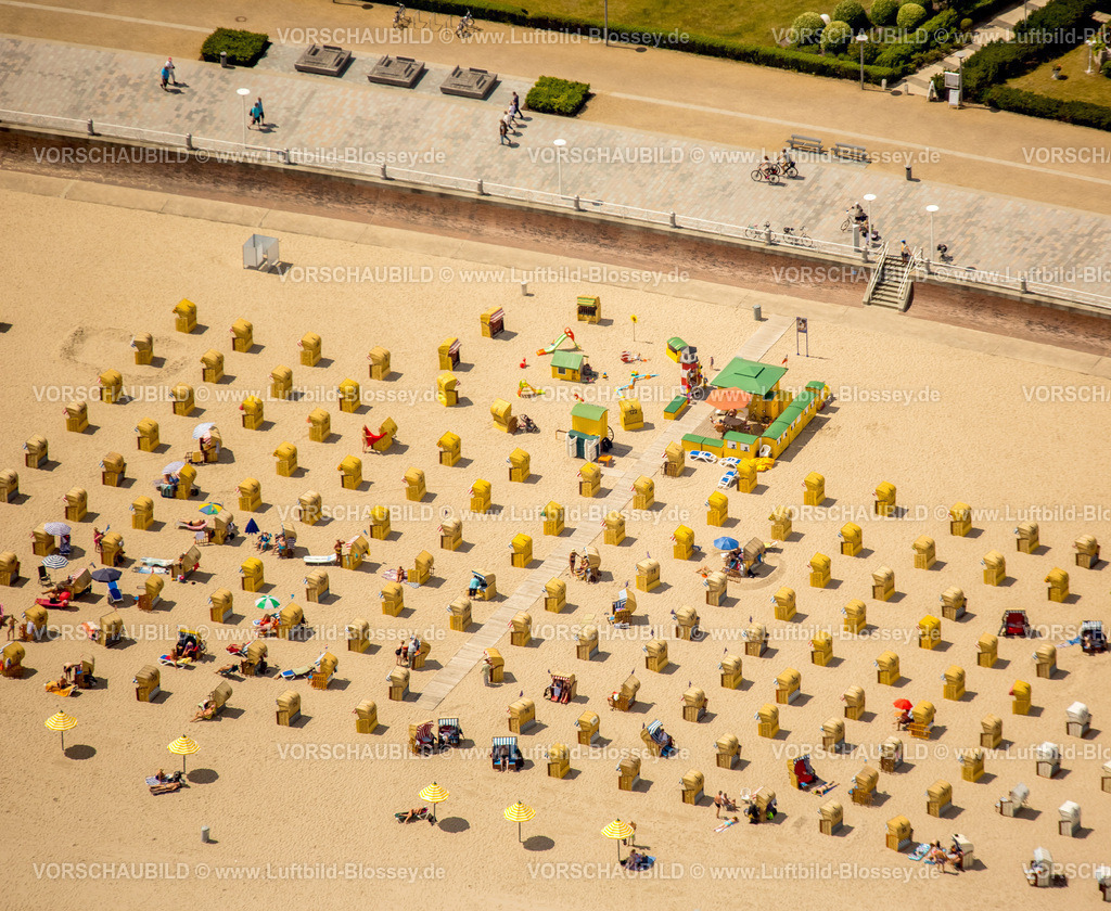 Luebeck15069415Travemuende | Sandstrand von Travemünde an der Ostsee, Ostseestrand, Strandkörbe, Badestrand, Brodtener Ufer vor dem A-ROSA Hotel, Travemünde,  Lübeck, Lübecker Bucht, Hansestadt, Schleswig-Holstein, Deutschland