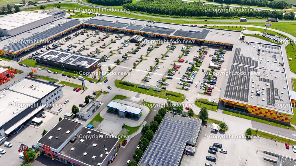 Frunpark Asten_ Parkplatz_ 07.06.2024-13 | 07.06.2024, Asten, AUT, Frunpark, Gewerbegebiet, im Bild Einkausfzentrum, Fachmarktzentrum, Parkplatz, Parkordnung, Schilder, Einfahrt, Drohne