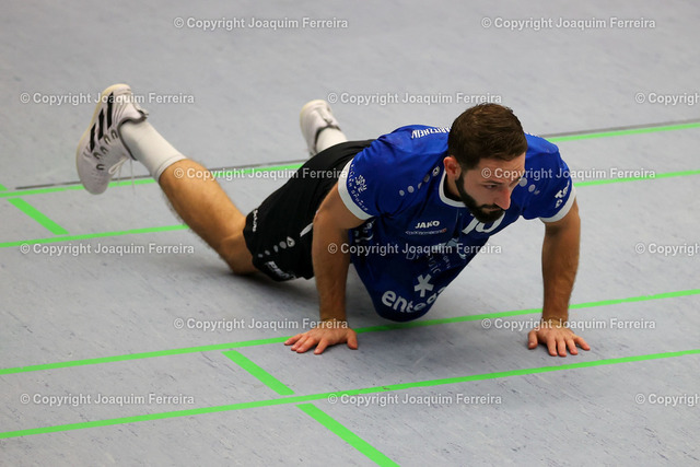 msgvshan_0413 | despor 2022.10.23 HB Männer Oberliga MSG Umstadt/Habitzheim - HSG Hanau II emspor, emonline, despor,  v.l.,  David Lubar (MSG Umstadt/Habitzheim) am Boden 
 - Realisiert mit Pictrs.com