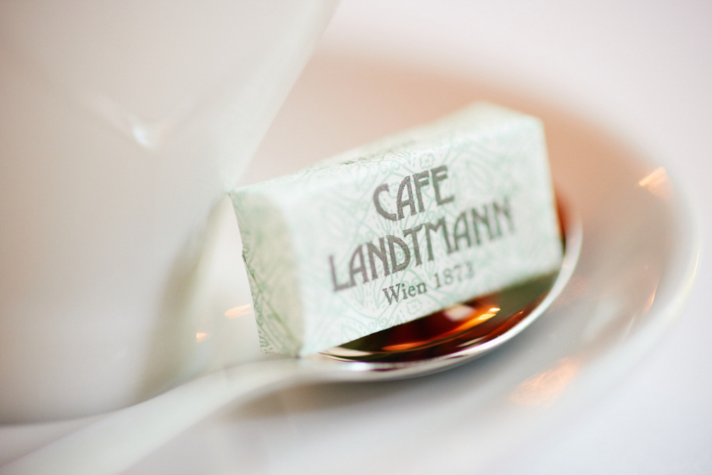 Cafe Landtmann | Stockfotografie und Reportagefotos, geeignet für Medien und Presse als Download (inkl. Redakteur-Zugang), sowie als Deko- Schmuck- und Wandbilder. Handgemacht und 100% KI frei. - Realisiert mit Pictrs.com