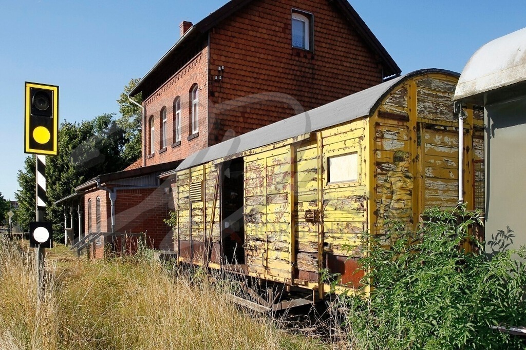 DoorArt-WAGGON_7011 | #002 | Modell: Anna-Lena | Foto: Tschiponnique Skupin - Realisiert mit Pictrs.com