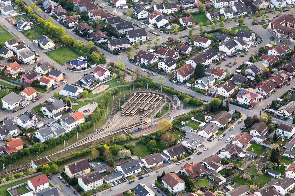 Luftbild: Hochstetten, Endhaltestelle der S-Bahn im Ortsteil Hochstetten in Linkenheim-Hochstetten im Bundesland Baden-Württemberg in Deutschland. Foto: IMG_106663.jpg vom 17.04.2018 durch Werner Riehm/FLY-FOTO.de