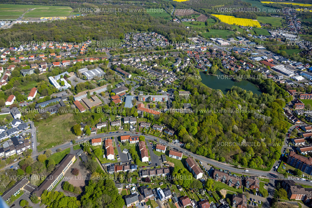 Bergkamen230406366 | Luftbild, Friedrichsberg, Willy-Brandt-Gesamtschule, städt. Grundschule Gerhart-Hauptmann-Schule, Sporthalle Am Friedrichsberg, Studio Theater, Mergelkuhle See, Bergkamen, Ruhrgebiet, Nordrhein-Westfalen, Deutschland