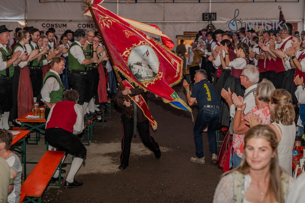 DSC_5880 | "Fussifoto.com – Ihr Ansprechpartner für hochwertige Fotografie! Entdecken Sie kreative Bilder und professionelle Dienstleistungen. Kontaktieren Sie uns für Ihre Projekte!"