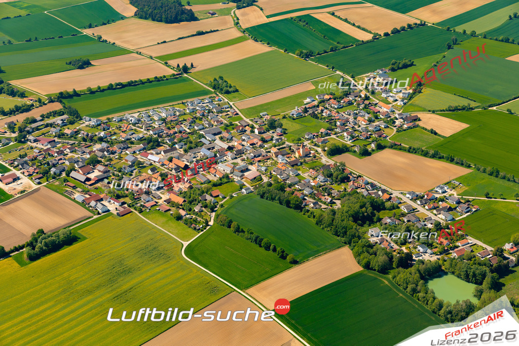 Das Luftbild zeigt : Großmuß Hausen - Die Luftaufnahme wurde 2024 vom UL-Flugzeug aus erstellt ( keine Drohne ) - Hochauflösende Luftaufnahme - Für grossformatige Ausdrucke geeignet. Die Geschenkidee !Mit Lizenz und Bildrechte bestellbar