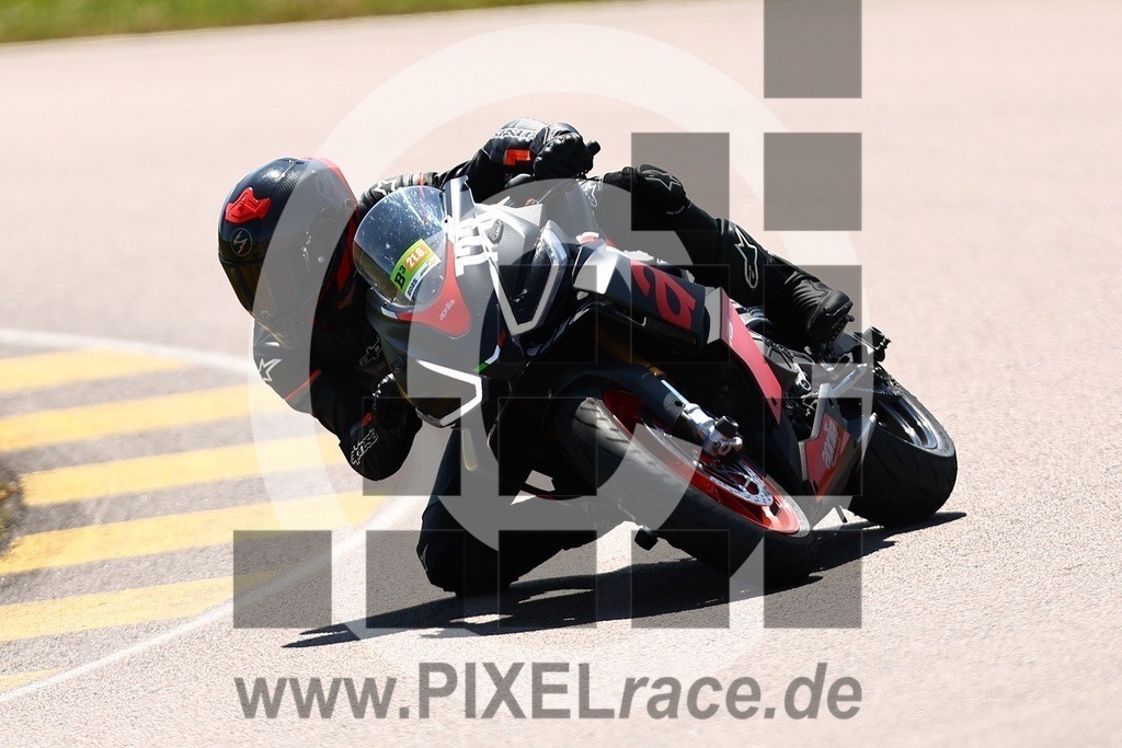 0723-20250621_01859 | Schöne Erinnerungen an spannende Momente - das festzuhalten ist unser Job. PIXELrace.de ist seit 2003 auf den Rennstrecken Europas unterwegs um die Action draußen beim Fahren und die wunderbare Stimmung imm Fahrerlager für euch einzufangen.