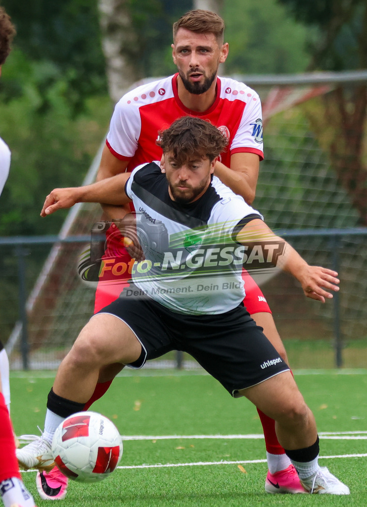 FC RW Kirchlengern - Post TSV Detmold | Auf dem Bild zu sehen: Rot FC RW Kirchlengern: Sebastian Müller ; weiß TuS Ahmsen:  FC RW Kirchlengern, TuS Ahmsen, Saison 26/27, Testspiel, Deutschland - Realisiert mit Pictrs.com