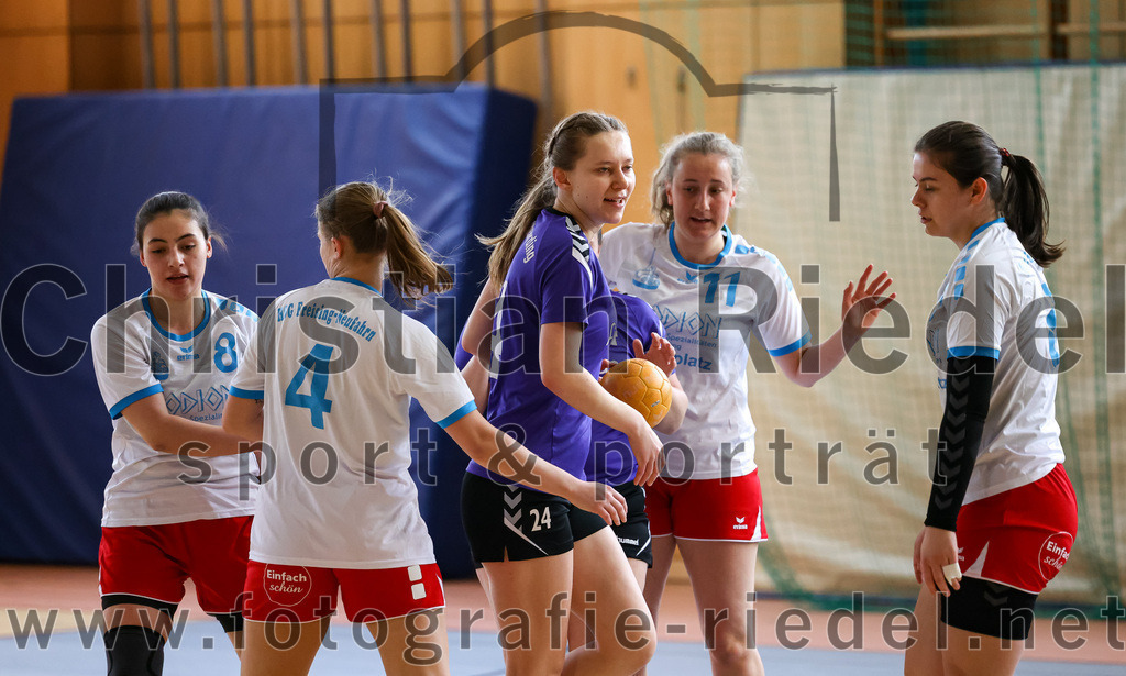 2023-03-18_039_SpVgg_Altenerding_II_gegen_HSG_Freising-Neufahrn_II | Erding, Deutschland, 18.03.2023:
Handball, Bezirksliga Frauen Altbayern 2022 / 2023, 14. Spieltag, SpVgg Altenerding II gegen HSG Freising-Neufahrn II, Endergebnis: 25:27

Eduarta Krasnigi (HSG Freising-Neufahrn, #8), Sofia Knecht (HSG Freising-Neufahrn, #4), Sophie Lößl (SpVgg Altenerding, #24), Cara Bittner (HSG Freising-Neufahrn, #11)

Foto: Christian Riedel / fotografie-riedel.net