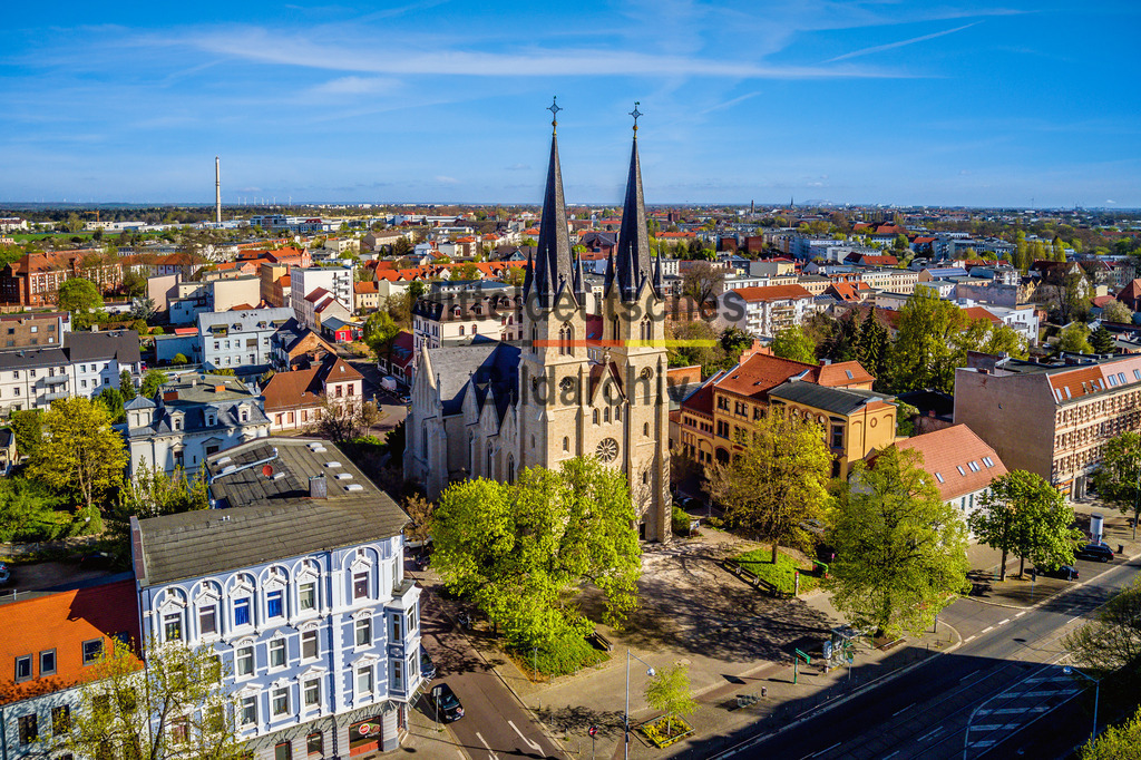 Magdeburg Ambrosiuskirche Sudenburg-0009 | Die Ambrosiuskirche auf unserem Ambrosiusplatz als Wahrzeichen unseres Stadtteils Sudenburg erstrahlt nach der aufwendigen Fassadensanierung mit erheblicher Unterstützung der Städtebauförderung im neuen Glanz. Sie ist sowohl Mittelpunkt kirchlichen Lebens, als der Stadtteilveranstaltungen. - Realisiert mit Pictrs.com