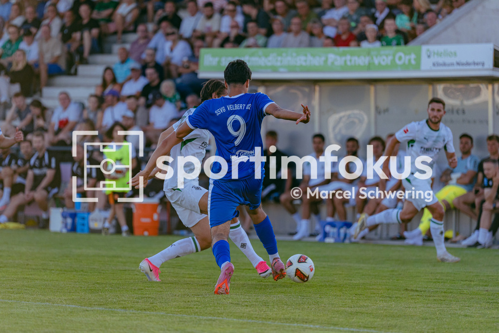SSVg Velbert 02 – Borussia Mönchengladbach | Ege Mikail Varol (SSVg Velbert 02) im Zweikampf. Testspiel zwischen der SSVg Velbert 02 und Borussia Mönchengladbach in Velbert, 12.08.2026. Endstand: 0:8. sportimfokus / Marcel Schwering - Realisiert mit Pictrs.com