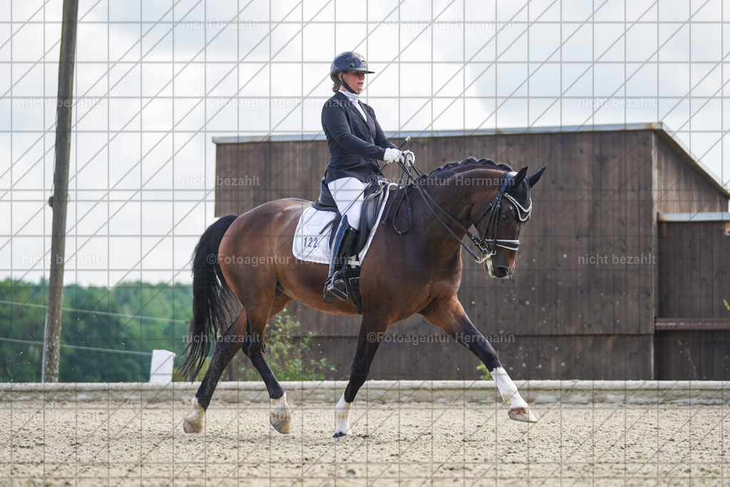 20230826-FAH05733 | Forstinning, 2023, Dressurturnier, Turniersportbilder, Turnierfotografen Bayern, Fotoagentur Herrmann, Reitsportfotografie, Turnierbilder