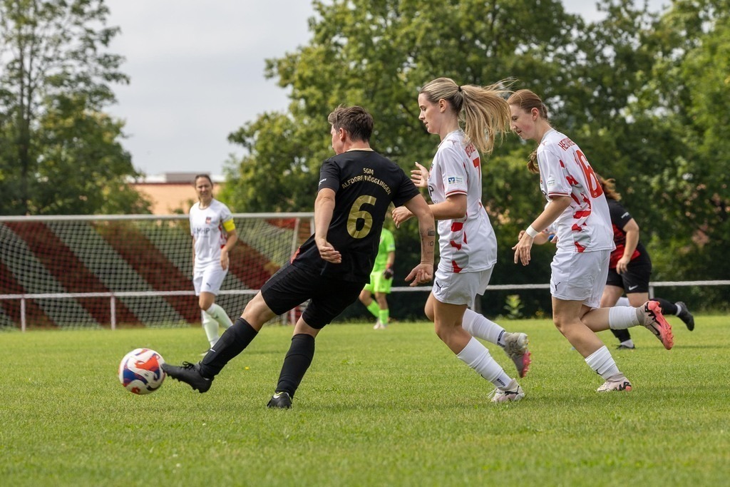 Fußball I FRAUEN I Saison 2025-2026 I Freundschaftsspiel I SGM Alfdorf-Mögglingen - 1FC Heidenheim 1846 I_250817_7600 | Fotopresso – Sportfotografie in Heidenheim & Umgebung. Professionelle Sportfotografie für unvergessliche Momente. Dynamische Action-Shots, emotionale Szenen & hochwertige Bilder. - Realisiert mit Pictrs.com