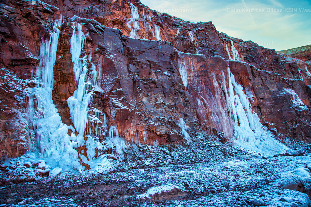 Mammendorf Eiszapfen-2160 | gefrorener Wasserfall & Eiszapfen im Steinbruch  - Realisiert mit Pictrs.com