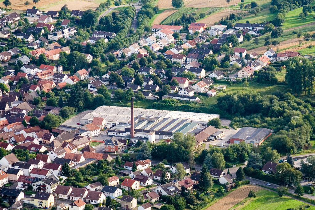 Luftbild: Ehemaliges Fabrik - Gebäude in Stupferich im Ortsteil Stupferich in Karlsruhe im Bundesland Baden-Württemberg in Deutschland. Foto: IMG_12424.jpg vom 05.08.2008 durch Werner Riehm/FLY-FOTO.de