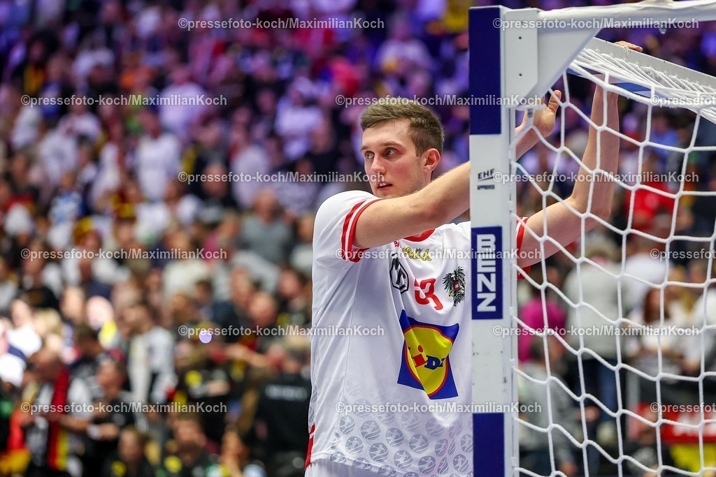 EHF17012601110 | 17.01.2026, Handball, Men's EHF EURO 2026, Österreich - Spanien, Jyske Bank Boxen in Herning, Dänemark, Preliminary Round:  Mykola Bilyk (Austria #53) enttäuscht Enttäuschung 