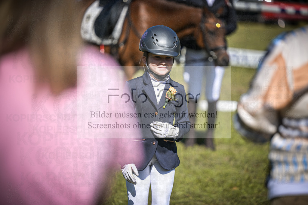 DOS_0374 | Entdecke hochwertige Reitturnierfotos von Foto Oger. Professionell, emotional und authentisch – jetzt Lieblingsmomente im Shop bestellen.Deutschlandweite Turnierfotografie. - Realisiert mit Pictrs.com