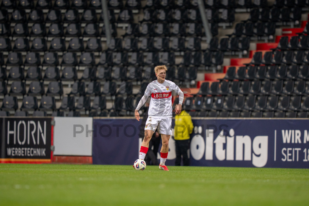 VfB Stuttgart II vs. TSG Hoffenheim II, Fussball, 3. Liga, 26. Spieltag, 15.03.2026 | Maximilian Herwerth (VfB Stuttgart II, #04),VfB Stuttgart II vs. TSG Hoffenheim II, Fussball, 3. Liga, 26. Spieltag, 15.03.2026Foto: photosbyphips/Philip Ziegler