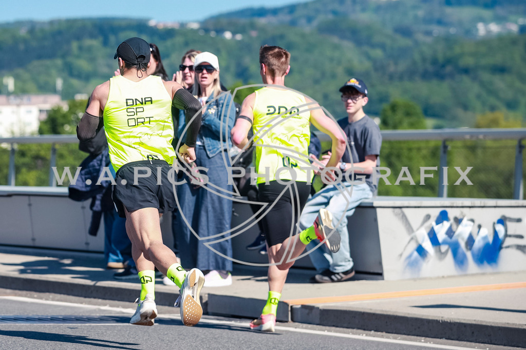 ..... | LINZ,AUSTRIA,27.April 25, Int. 3 Brückenlauf Linz  , Image shows: Photo: WAPICS / Manuel Binder