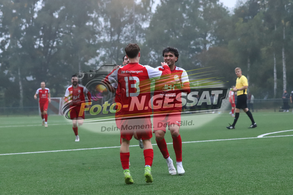 FC RW Kirchlengern - BV Bad Lippspringe | Auf dem Bild zu sehen: rot FC RW Kirchlengern v.l.: Julian Zähler, Alatan DincdemirFC RW Kirchlengern, BV Bad Lippspringe, Saison 25/26, Landesliga, Kirchlengern, Deutschland - Realisiert mit Pictrs.com