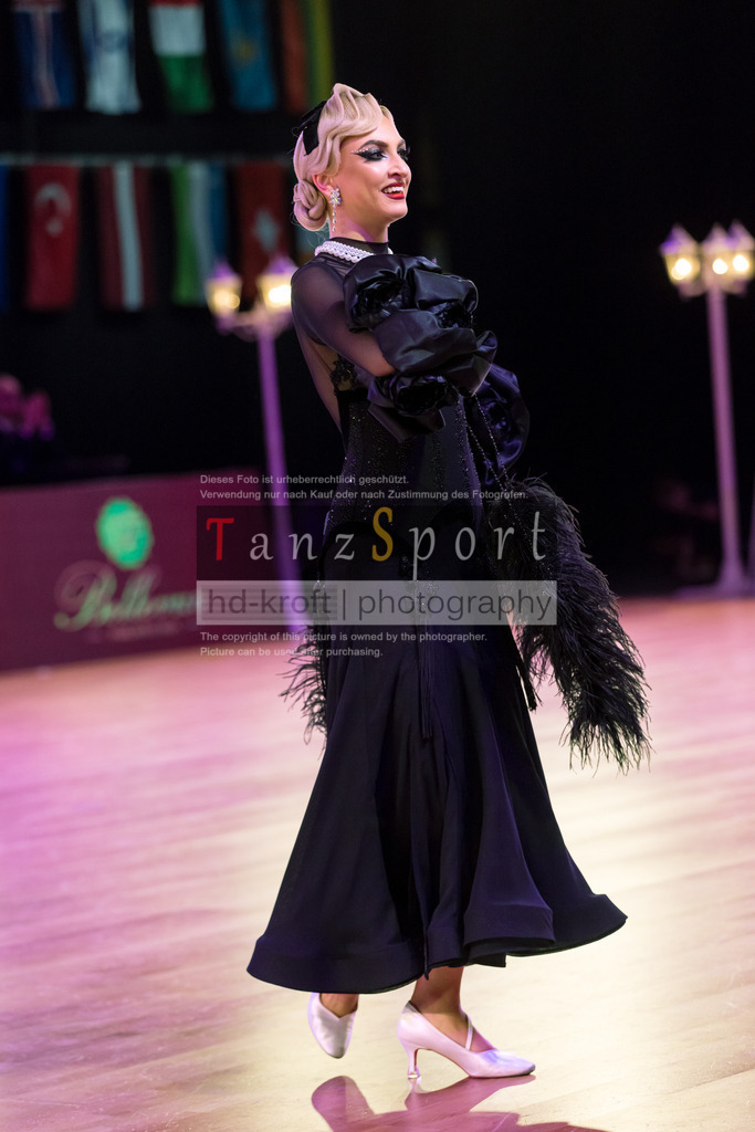 20241215_WDSF_Int_Open_Std-Riga-9874 | Tanzsportbilder, Standardtanz, Lateintanz, WDSF, DTV, LTVB, dancecomp, goc, hessen tanzt, blaues band der spree, walzer, tango, wiener walzer, slowfox, quickstepp, samba, rumba, cha-cha-cha, paso doble. jive, hd-kroft photography, turniertanzsport