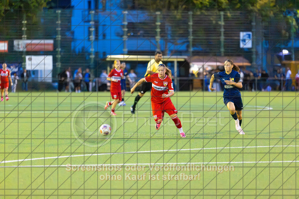 20261007_190316_0065_(c)_by_PhotoPeet | #,ASV Spartania Eislingen (blau) vs. VFB Stuttgart (rot), Fußball, Verbandspokal der B-Juniorinnen,  Saison 2026/2027, Kunstrasenplatz, Öschhalle, 73054 Eislingen, 07.10.2026 - 18:30 Uhr,Foto: PhotoPeet / Sport- &amp; Eventfotografie / Peter Harich