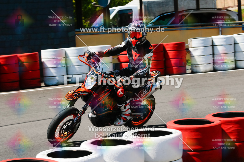 Moto-TeamOBK-22500 | Hier findet Ihr Bilder von Touristenfahrten auf der Nürburgring Nordschleife oder von anderen Veranstaltungen die ich besucht habe. Viel Spass beim Durch Schauen 