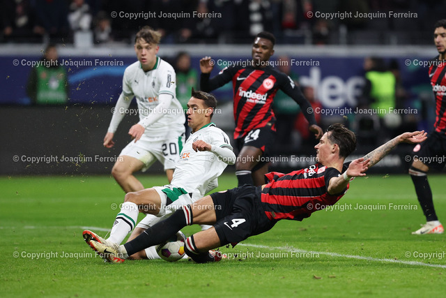 IMGL5156 | 20.12.2023 Fussball 1.Bundesliga 16.Spieltag Eintracht Frankfurt - Borussia Mönchengladbach v.l.,Robin Koch (Eintracht Frankfurt) Goal scored, Tor zum 2:1 - Realisiert mit Pictrs.com
