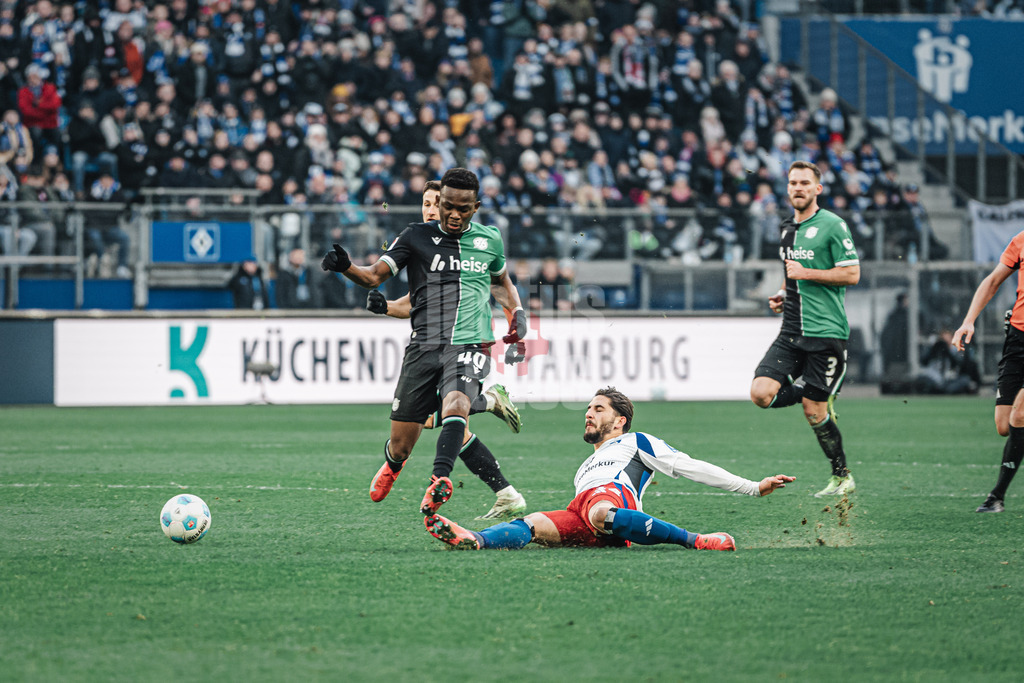 Fußball | Männer | Saison 2024/2025 | 2. Fußball-Bundesliga | 20. Spieltag | Hamburger SV vs. Hannover 96 | 02.02.2025 | v.l. Rabbi Matondo (#40, Hannover 96) gegen Ludovit Reis (#14, HSV)