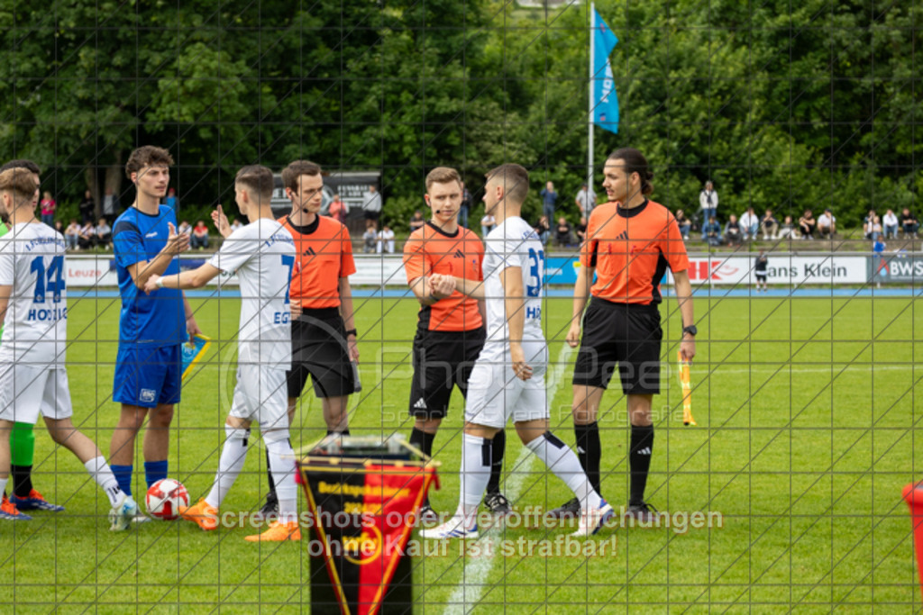 20250529_162833_0035 | #,  VfL Kirchheim (blau) vs. 1.FC Eislingen (weiß), Fußball, Bezirkspokal Finale - Bezirk Neckar/Fils, 2024/2025, Rasenplatz VfL Stadion Kirchheim, Jesinger Straße 105, 73230 Kirchheim, 29.05.2025 - 16:30 Uhr,Foto: PhotoPeet-Sportfotografie/Peter Harich