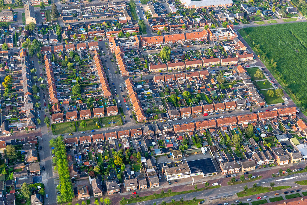 Aerial view: Olivier van Noorstraat in Enschede in the state Overijssel, Netherlands. – Photo: IMG_008182.jpg taken on 07/18/2020 by Werner Riehm/FLY-FOTO.com – Resolution of the original: 5472 x 3648 px