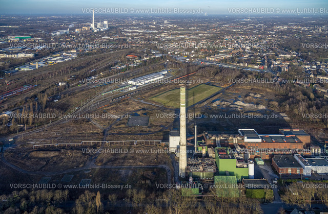 Herne240104237 | Luftbild, Freifläche ehemaliges Bergwerkgelände General Blumenthal, ehemaliges Kraftwerk Shamrock mit Turm, Stadler Rail Service an den Bahngleisen, Wanne-Süd, Herne, Ruhrgebiet, Nordrhein-Westfalen, Deutschland