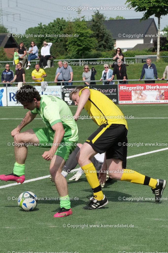 Fußball : Bezirksliga : SV 08/29 Friedrichsfeld - Borusia Veen am 10.05.2026 in Voerde Friedrichsfeld | Fußball : Bezirksliga : SV 08/29 Friedrichsfeld - Borusia Veen am 10.05.2026 in Voerde Friedrichsfeld - Realisiert mit Pictrs.com