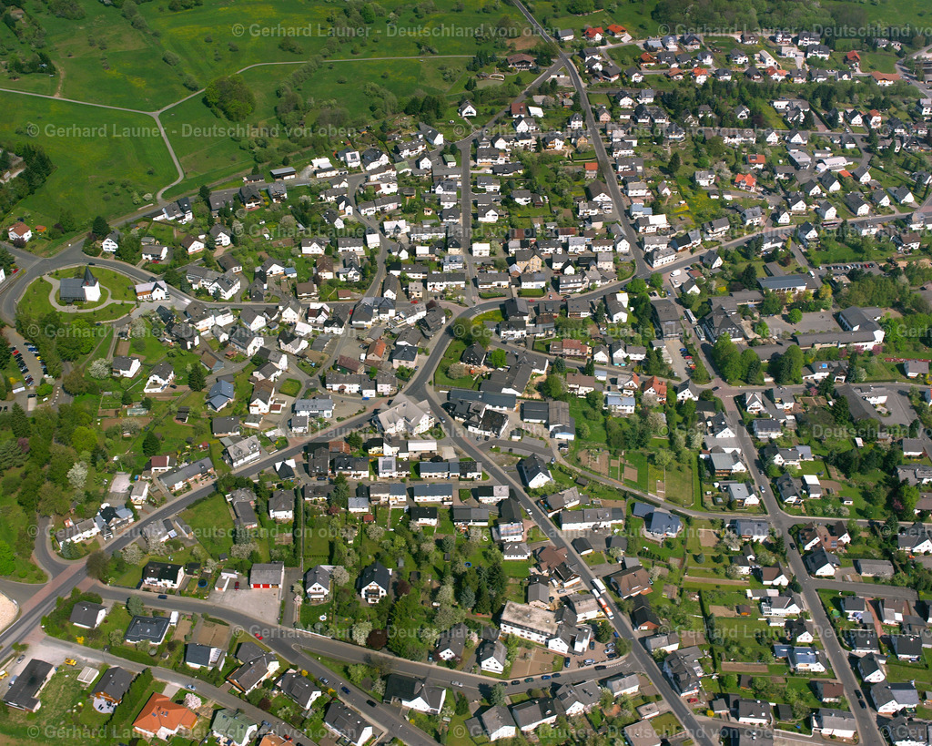 2610063 | BREITSCHEID 09.06.2006 Ortsansicht der Straßen und Häuser der Wohngebiete in Breitscheid im Bundesland Hessen, Deutschland // Town View of the streets and houses of the residential areas in Breitscheid in the state Hesse, Germany Foto: Gerhard Launer