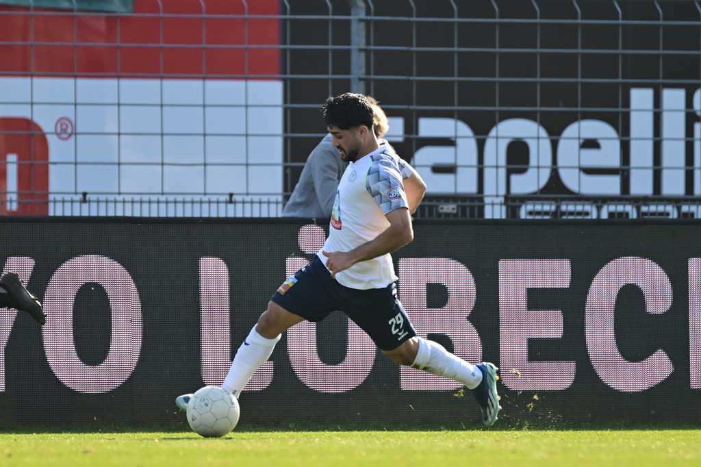 Fußball I Herren I Saison 2024-2025 I Regionalliga Nord I 25. Spieltag I VfB Lübeck - SSV Jeddeloh | Der Sportfotograf. - Realisiert mit Pictrs.com
