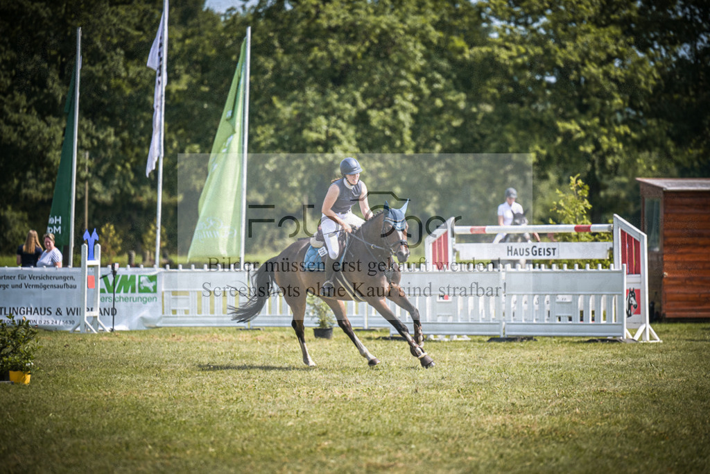DOS_5209 | Entdecke hochwertige Reitturnierfotos von Foto Oger. Professionell, emotional und authentisch – jetzt Lieblingsmomente im Shop bestellen.Deutschlandweite Turnierfotografie. - Realisiert mit Pictrs.com