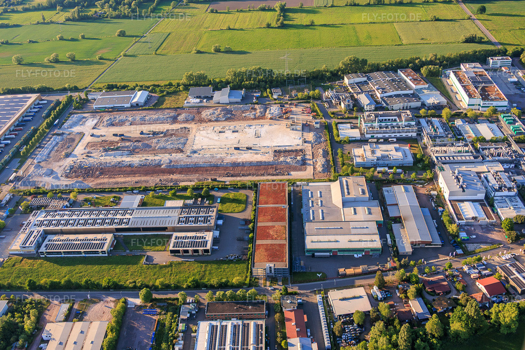 Luftbild: Industriegebiet Landau Ost mit dem Abrissgelände des seit 2005 geschlossenen füheren Standorts Ronal GmbH (früher Alcan Aluminium-Presswerk Pfalz GmbH) in Landau in der Pfalz im Bundesland Rheinland-Pfalz in Deutschland.Foto: IMG_156164.jpg vom 09.05.2026 durch Werner Riehm/FLY-FOTO.deAuflösung des Originals: 5391 x 3594 pxRONAL GROUP | Great Passion for Great Wheels