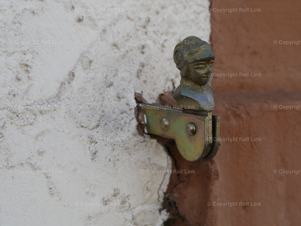 Fensterladenhalter_04 | Stockfotos, Fotos mit Miniaturfiguren und kreativen Ideen. Dabei auch vieles aus der Metropolregion Rhein-Neckar. 