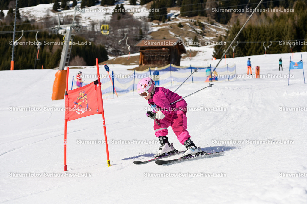 SRF_27.02.2026_929 | Skirennfotos,Serfaus,Fiss,Ladis,Kinderskirennen,Winter,Tirol,Oberland,skirace,SFL,feelfree,weil wir's genießen,ski,Ski,skifahren,Sonnenplateau, - Realisiert mit Pictrs.com