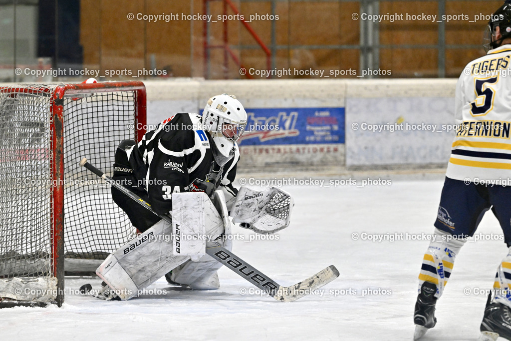 EC Tigers Paternion vs. Tarco Wölfe II | #34 Schleinzer Manuel Tarco Wölfe II, #5 Rauter Marcel EC Tigers Paternion, EC Tigers Paternion vs. Tarco Wölfe II, EC Tigers Paternion vs. Tarco Wölfe II am 19.12.2024 in Spittal an der Drau (Eissportzentrum Spittal), Austria, (Photo by Bernd Stefan)